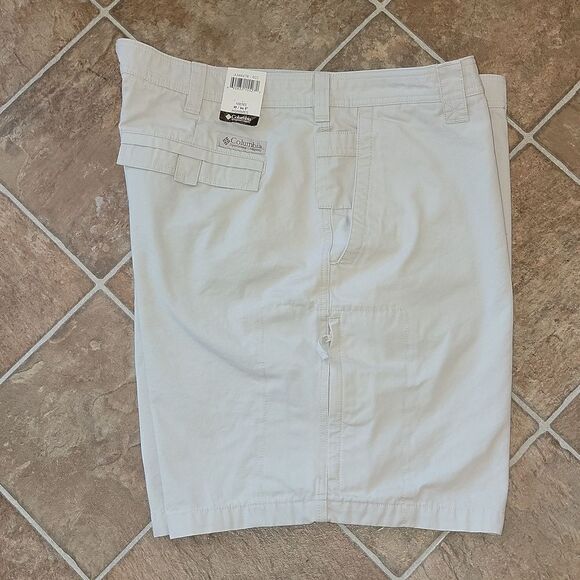 New Columbia Fort Rock Shorts Size 40 with 8" Inseam - Picture 3 of 6